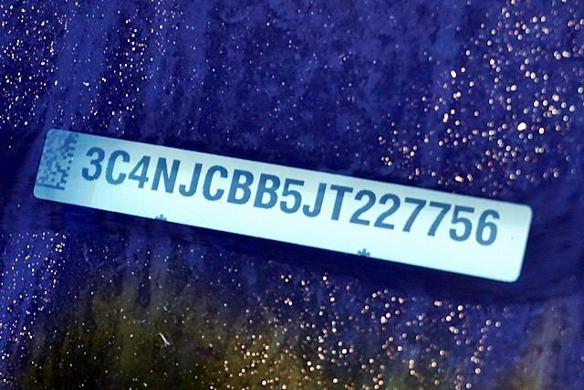 Used 2018 Green Jeep Latitude image 33