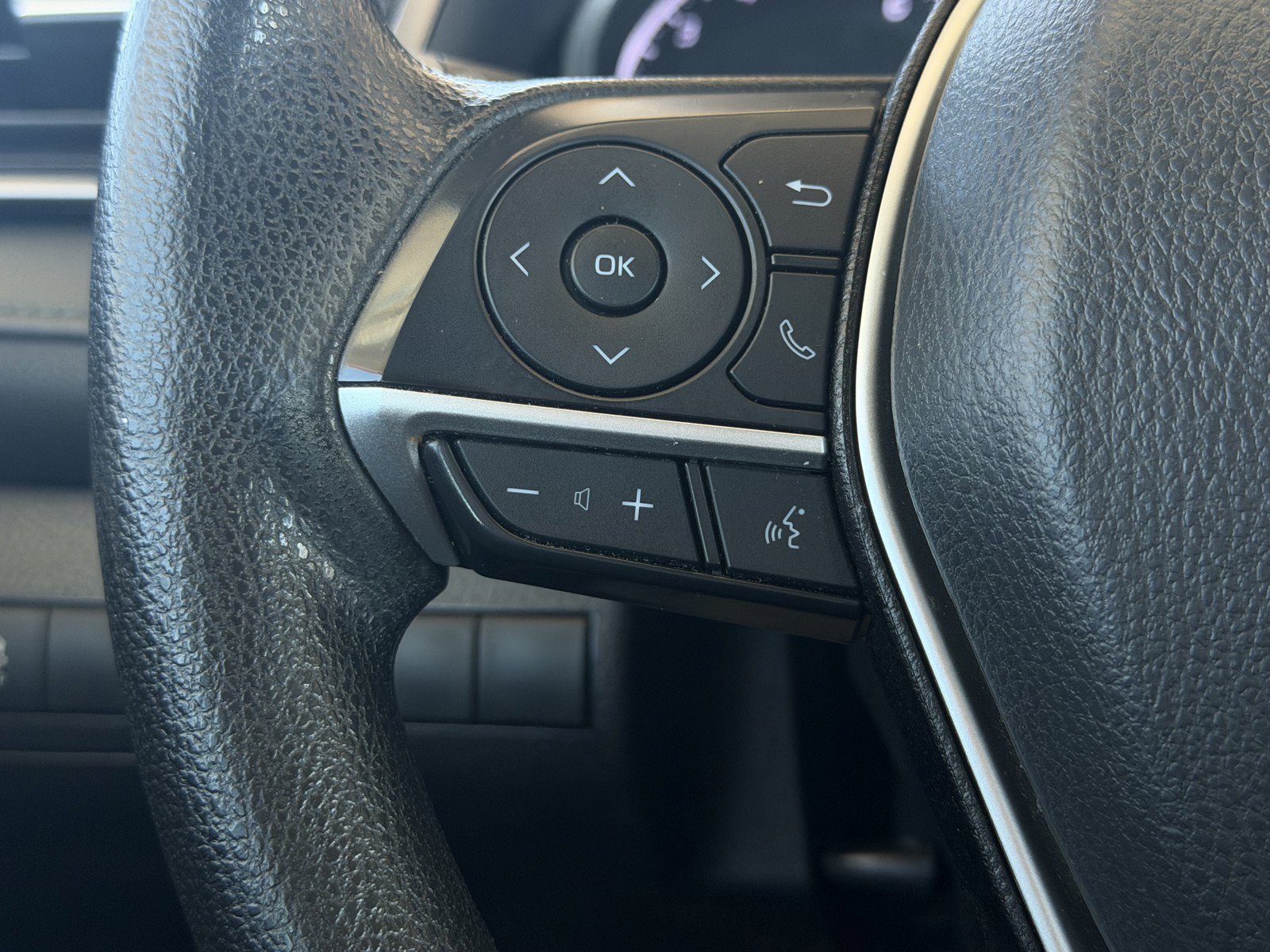Used 2024 Ice Cap Toyota LE image 18
