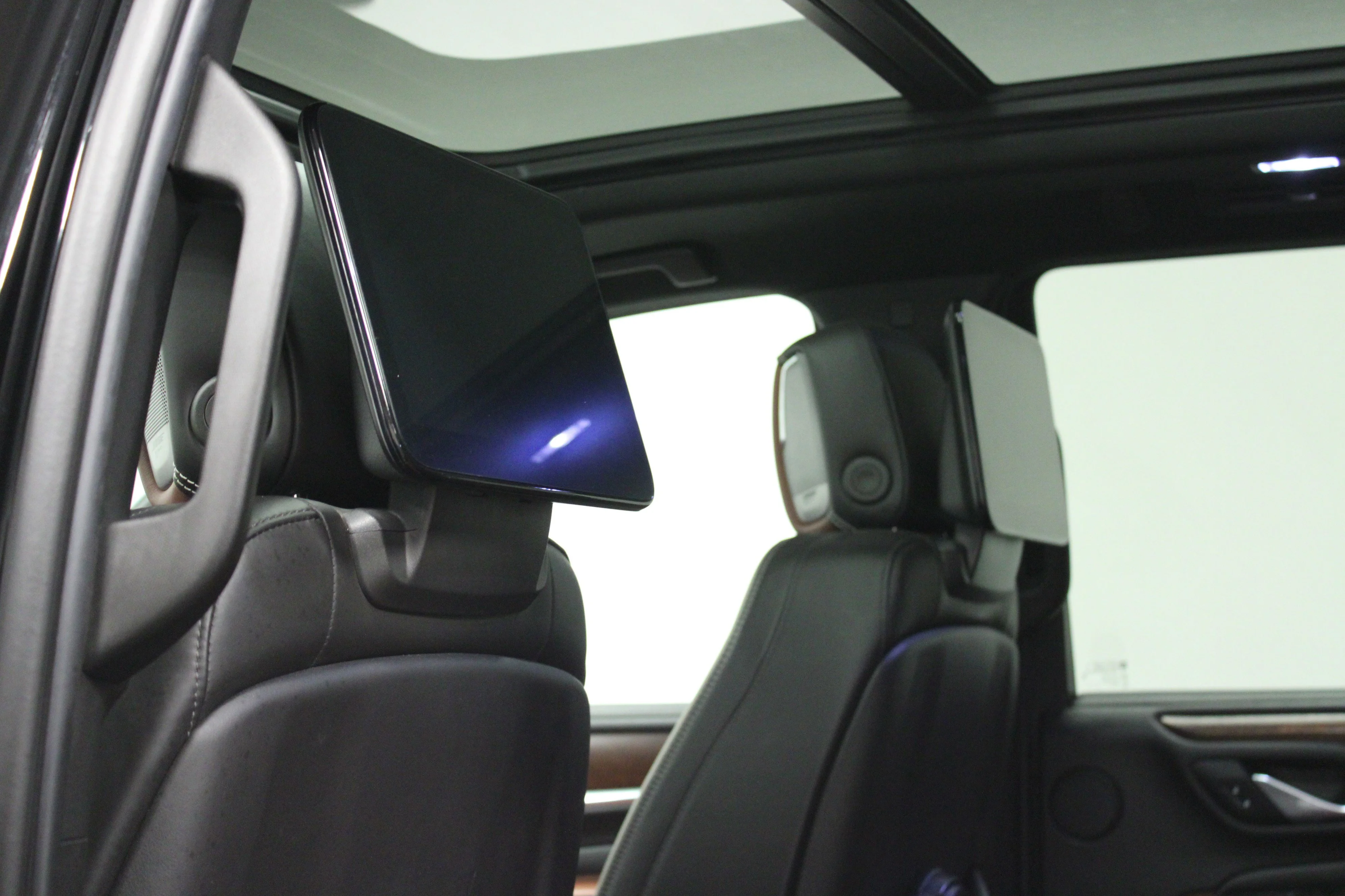 Used 2023 Onyx Black GMC Denali Ultimate image 11