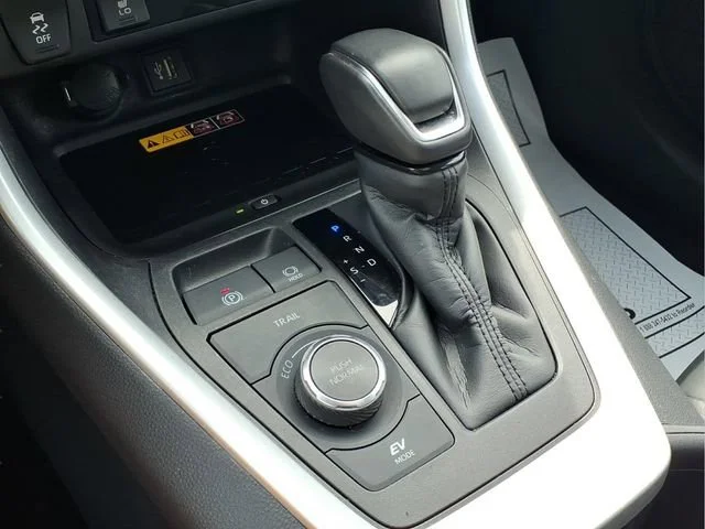 Used 2024 Gray Toyota XLE Premium image 6