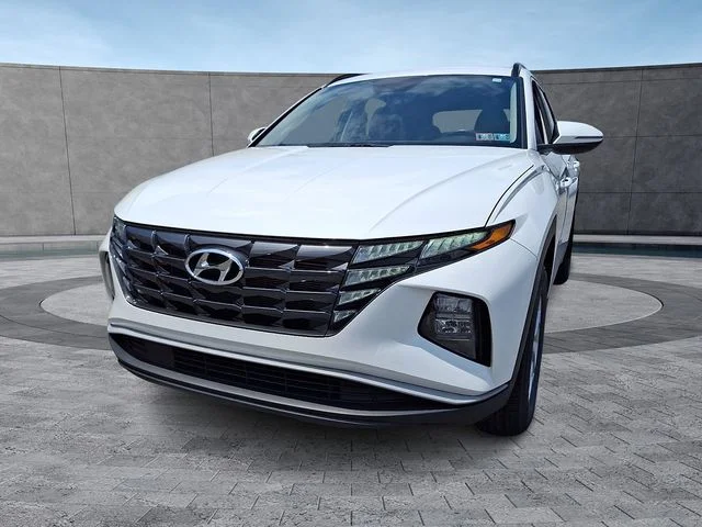 Used 2023 White Hyundai SEL image 4