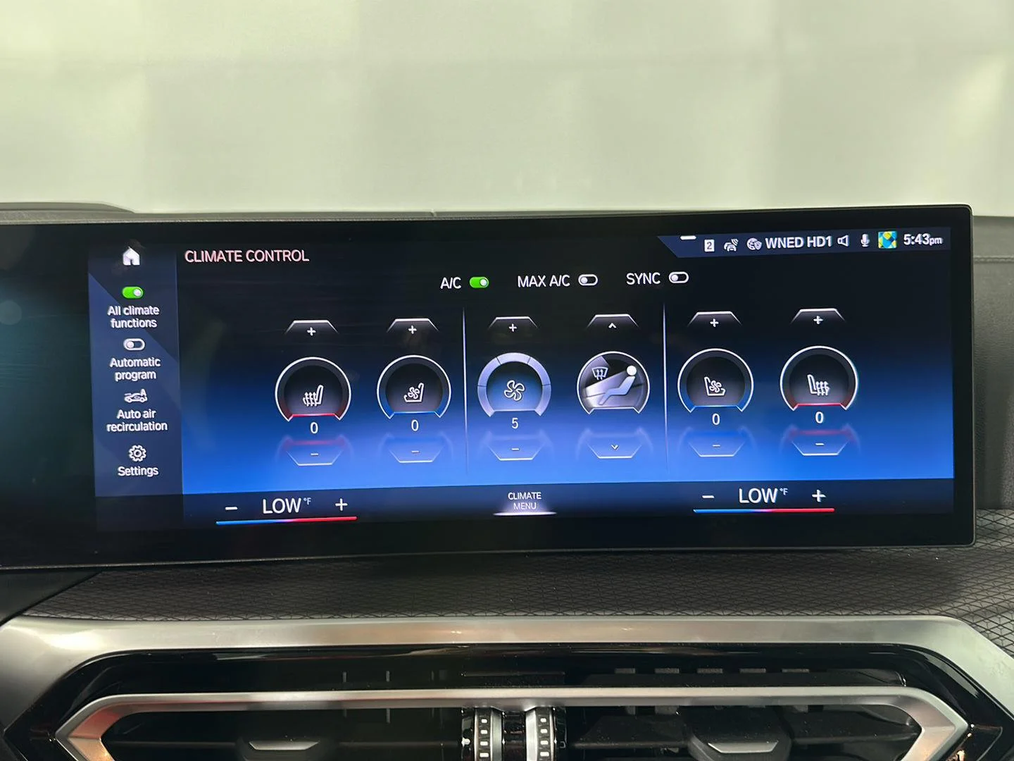 Used 2024 Black Sapphire Metallic BMW M440i xDrive image 18