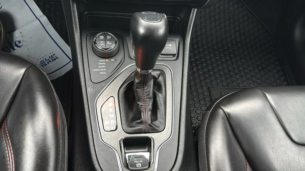 Used 2022 Black Jeep Trailhawk 4x4 image 27