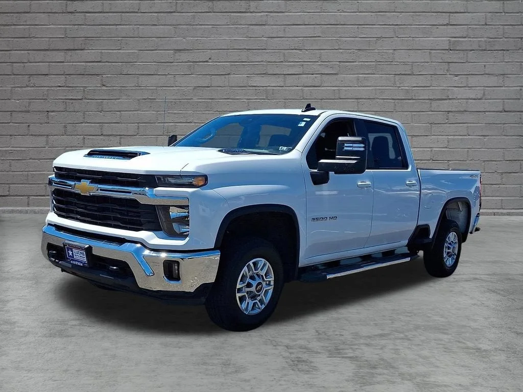 Used 2025 Summit White Chevrolet LT image 34