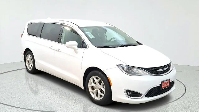 Used 2018 White Chrysler Touring Plus image 15