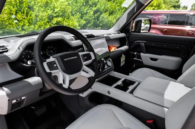 New 2026 Tasman Blue Land Rover X-Dynamic SE image 3