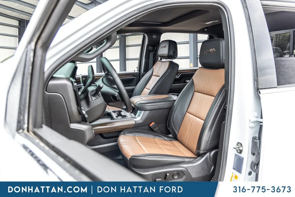 Used 2025 White Chevrolet High Country image 16