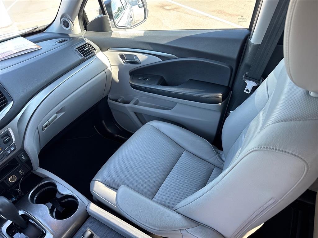 Certified Used 2019 Lunar Silver Metallic Honda RTL image 14