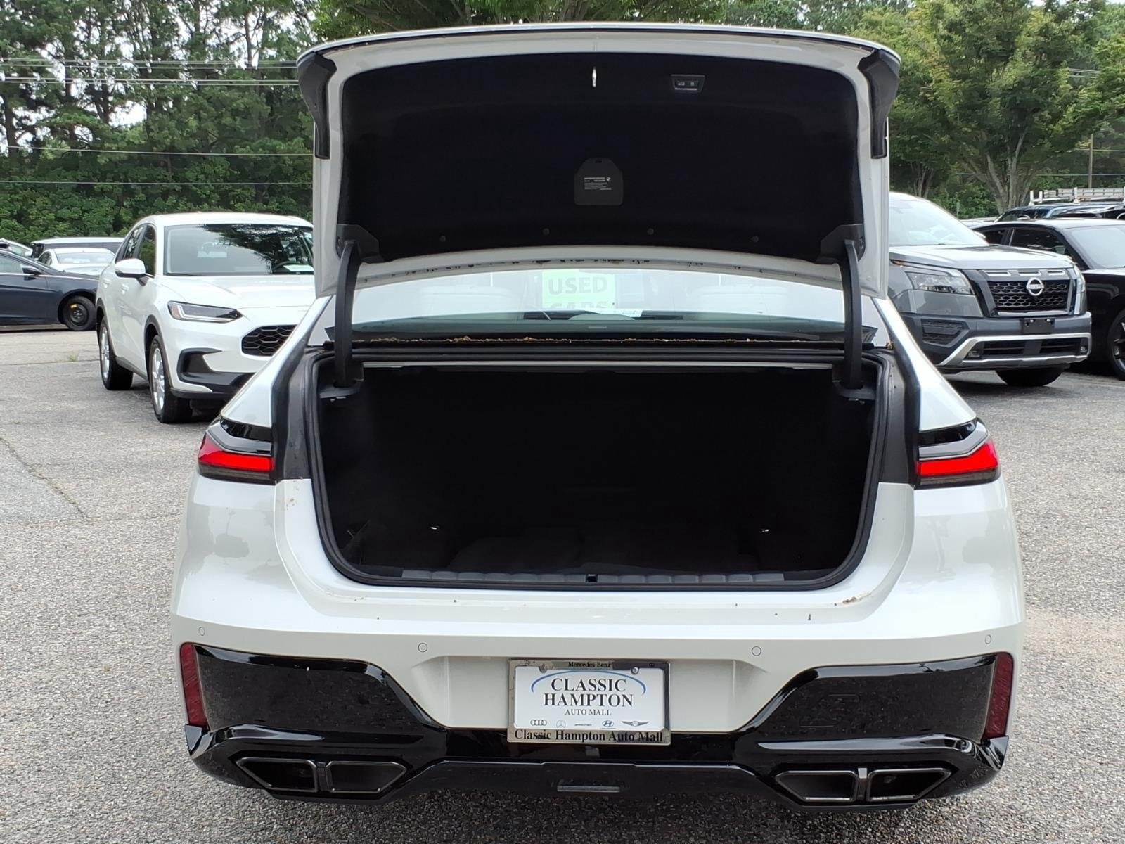 Used 2025 Mineral White Metallic BMW 760i xDrive image 31