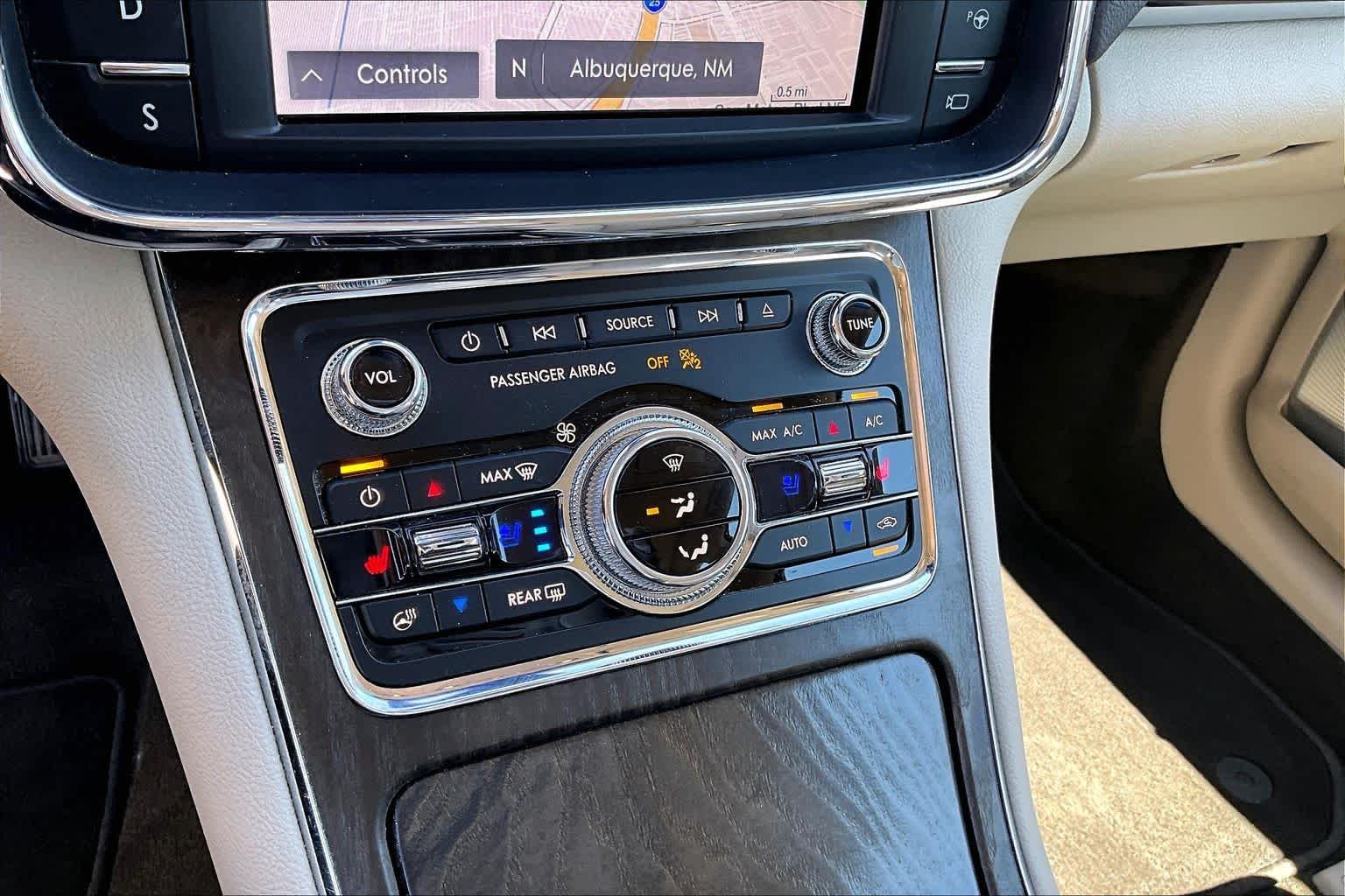 Used 2019 Ceramic Pearl Metallic Lincoln Reserve image 29