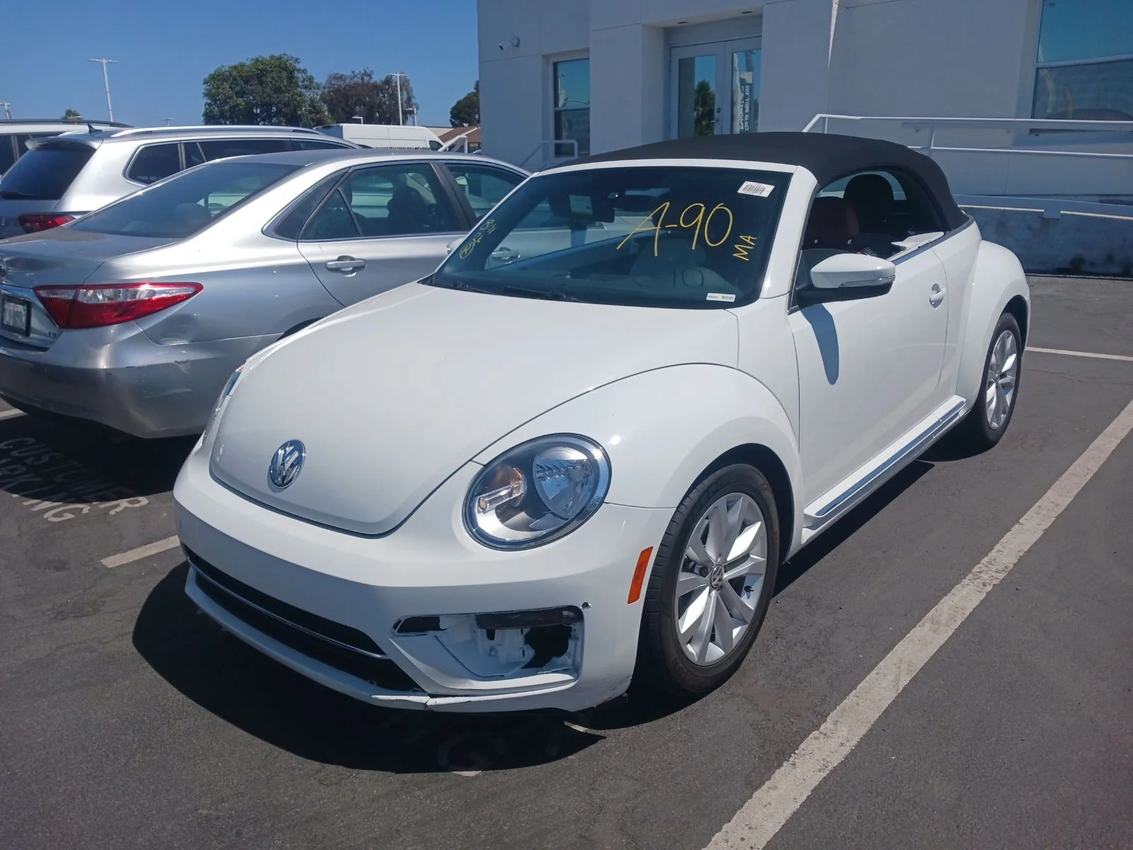 Used 2017 White Volkswagen 1.8T Classic image 1
