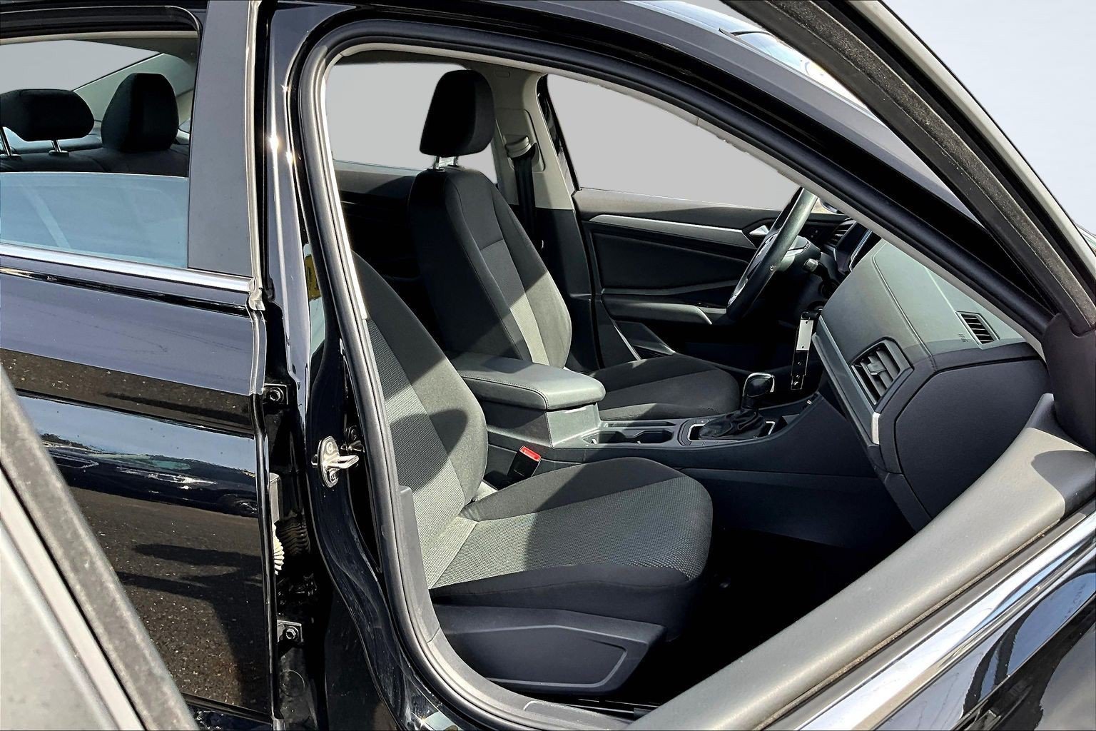 Used 2019 Black Volkswagen 1.4T S image 23