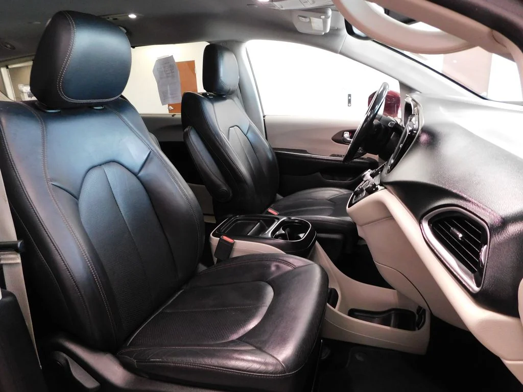 Used 2019 Velvet Red Pearlcoat Chrysler Touring L image 49
