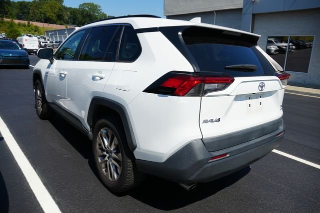 Used 2020 White Toyota XLE Premium image 10