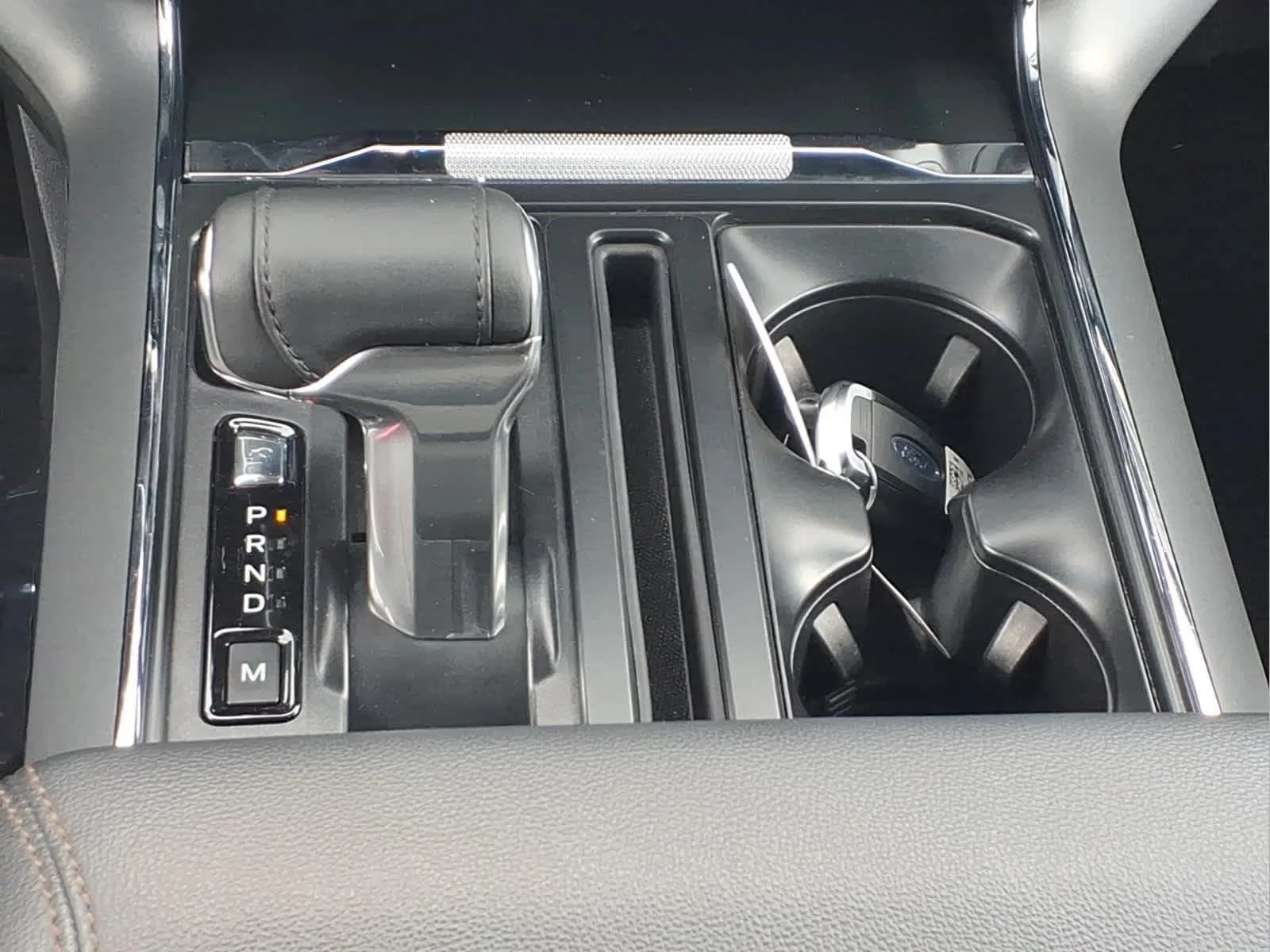 Used 2025 Star White Metallic Tri-Coat Ford LARIAT image 27