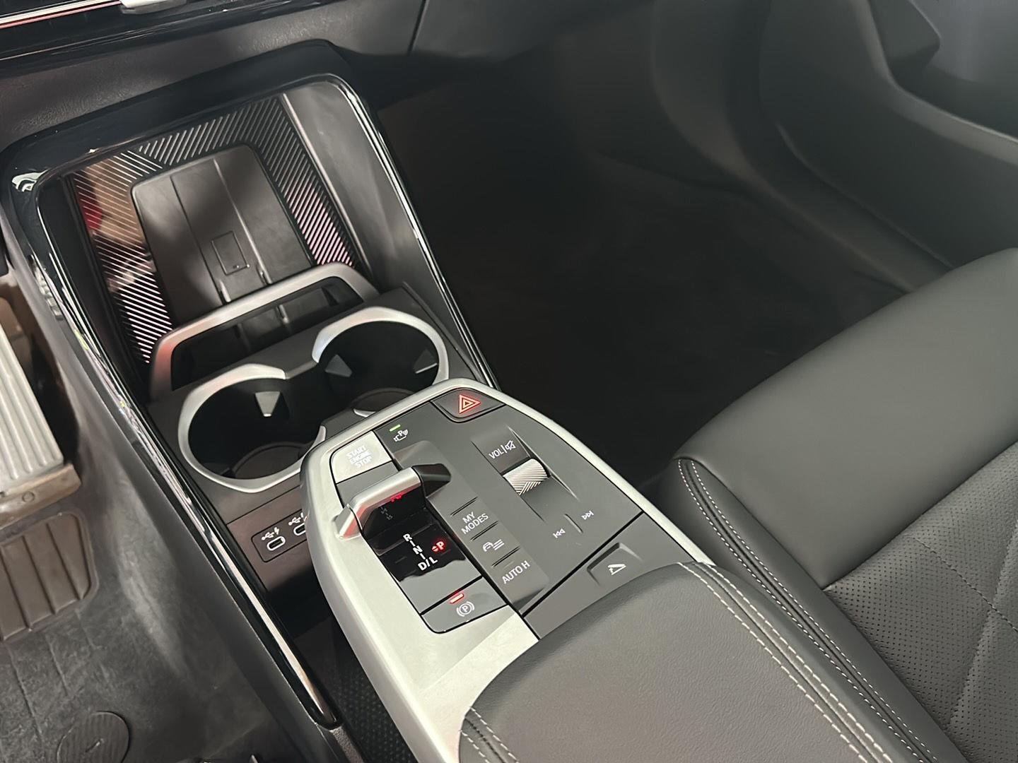 Used 2024 Space Silver Metallic BMW xDrive28i image 17