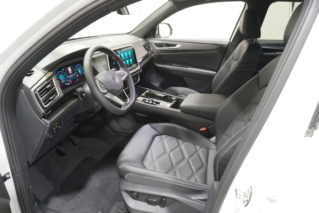 New 2026  Volkswagen SE w/Technology image 9