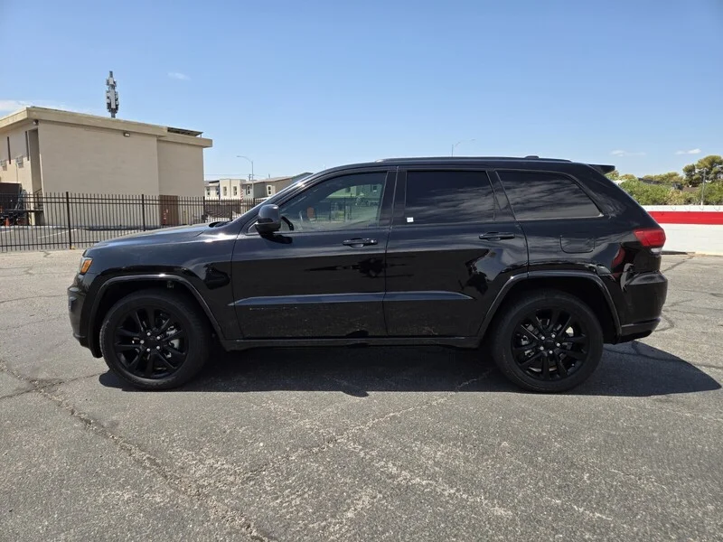 Used 2020 Diamond Black Crystal Pearlcoat Jeep Altitude image 3