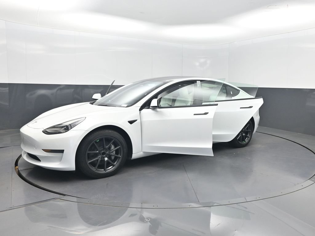 Used 2022 White Tesla Base image 30