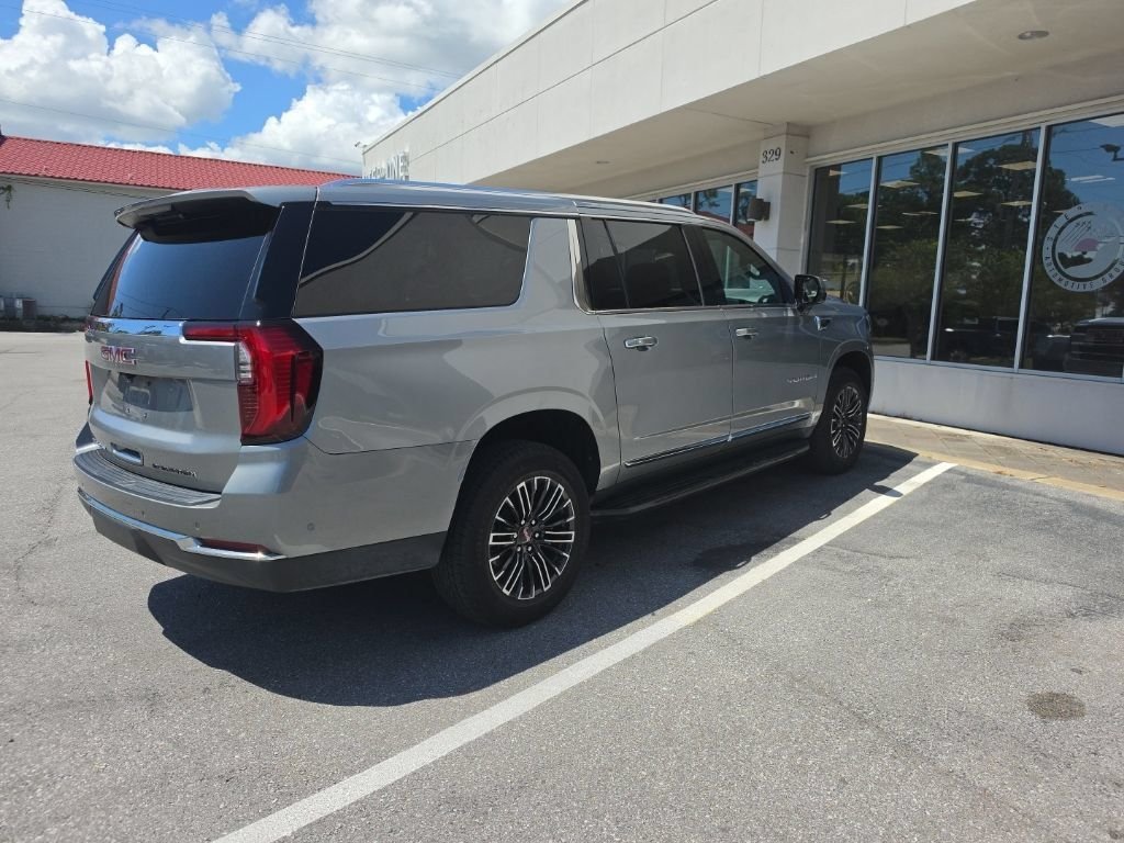 Used 2025 Silver GMC Elevation image 6