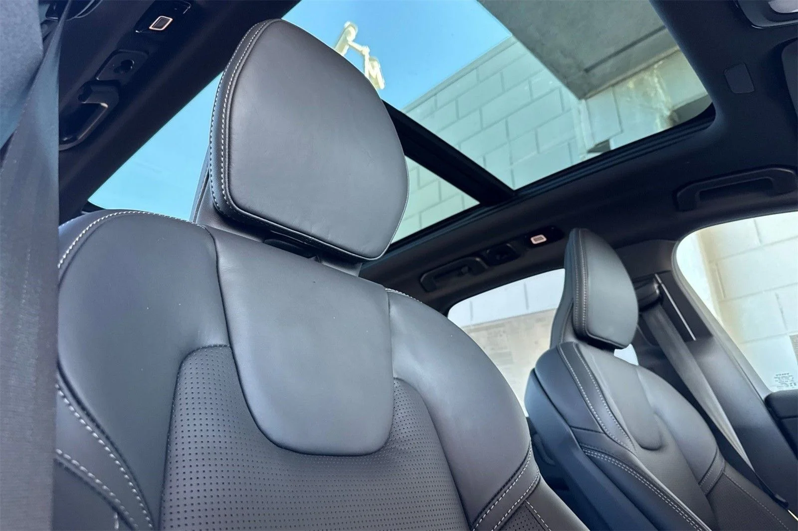 2026 Volvo XC60 Ultra - Photo 18