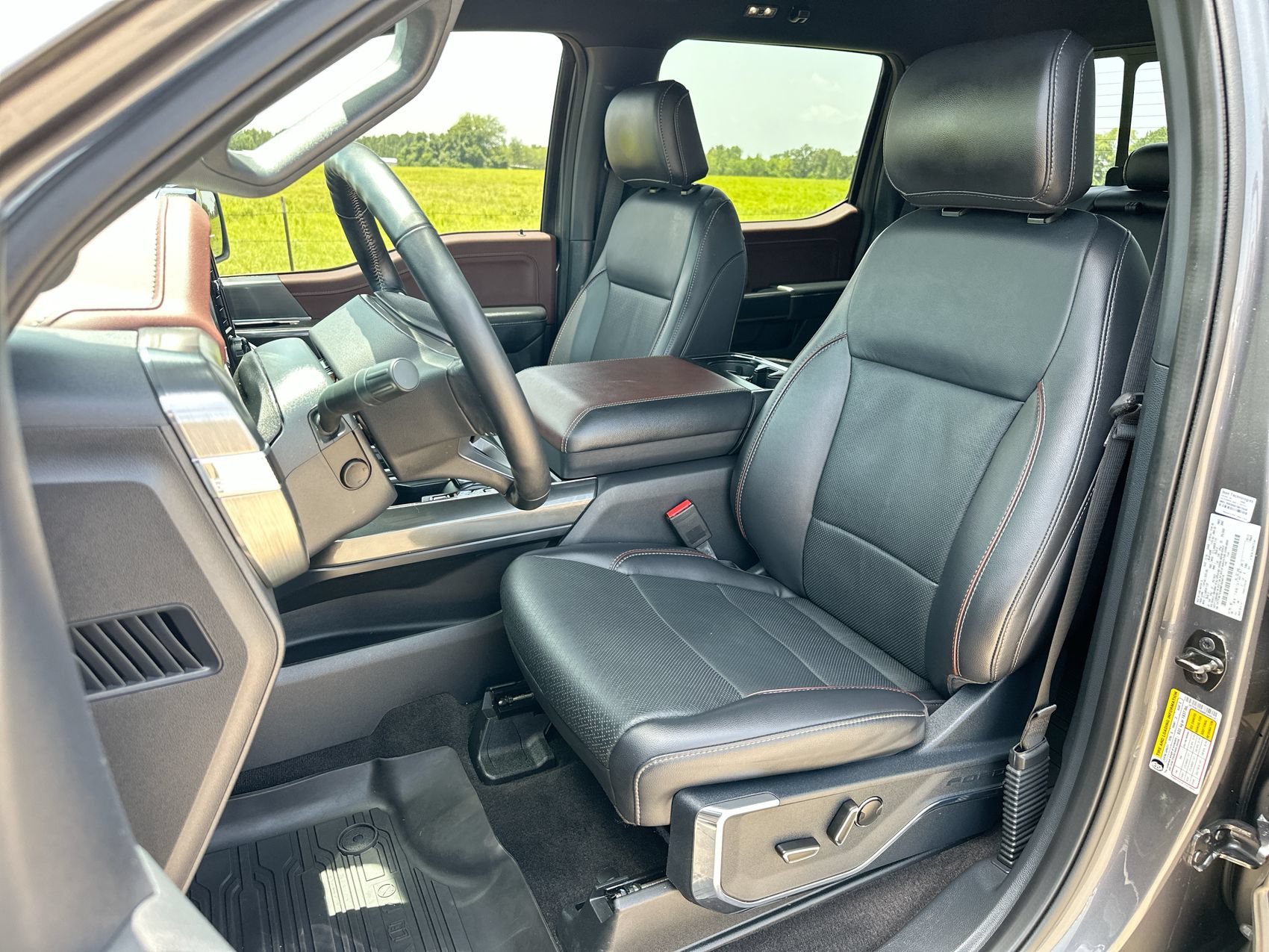 Used 2021 Gray Metallic Ford LARIAT image 11