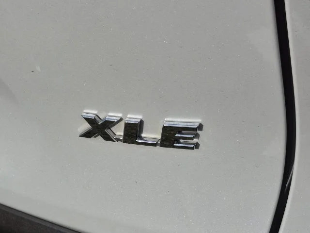 Used 2024 Wind Chill Pearl Toyota XLE Premium image 5
