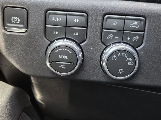 2026 GMC Sierra 1500 SLE - Photo 17