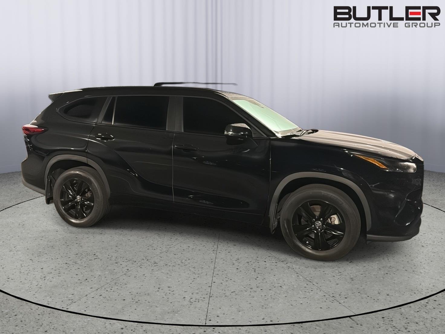 Used 2024 Midnight Black Metallic Toyota XLE image 4