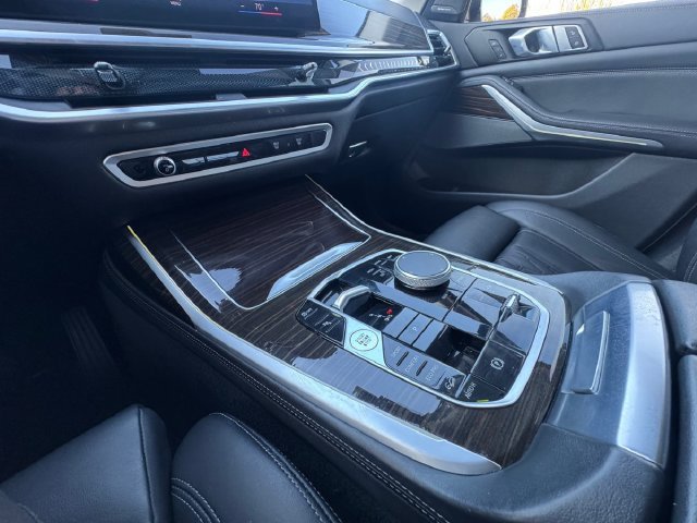 Used 2023 White BMW xDrive40i image 10