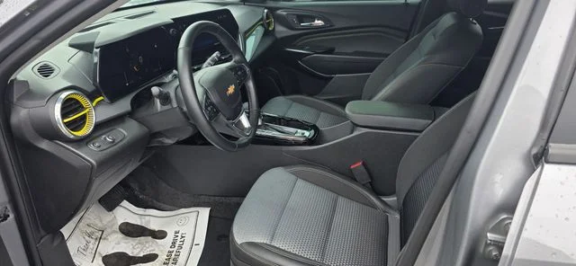 Used 2025 Gray Chevrolet LT image 17
