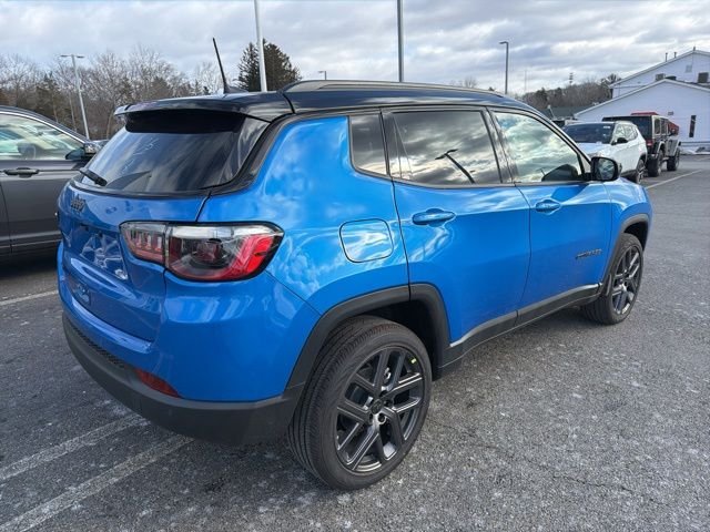 New 2026 Hydro Blue Pearl-Coat Exterior Paint Jeep Limited image 3