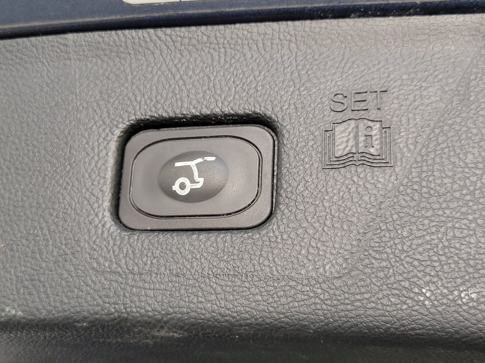Used 2019 Blue Ford SEL image 32