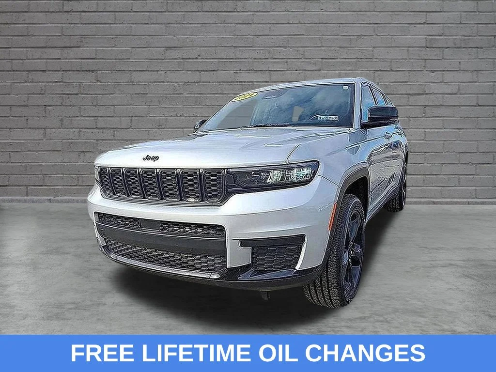 Used 2021 Silver Jeep Altitude image 7