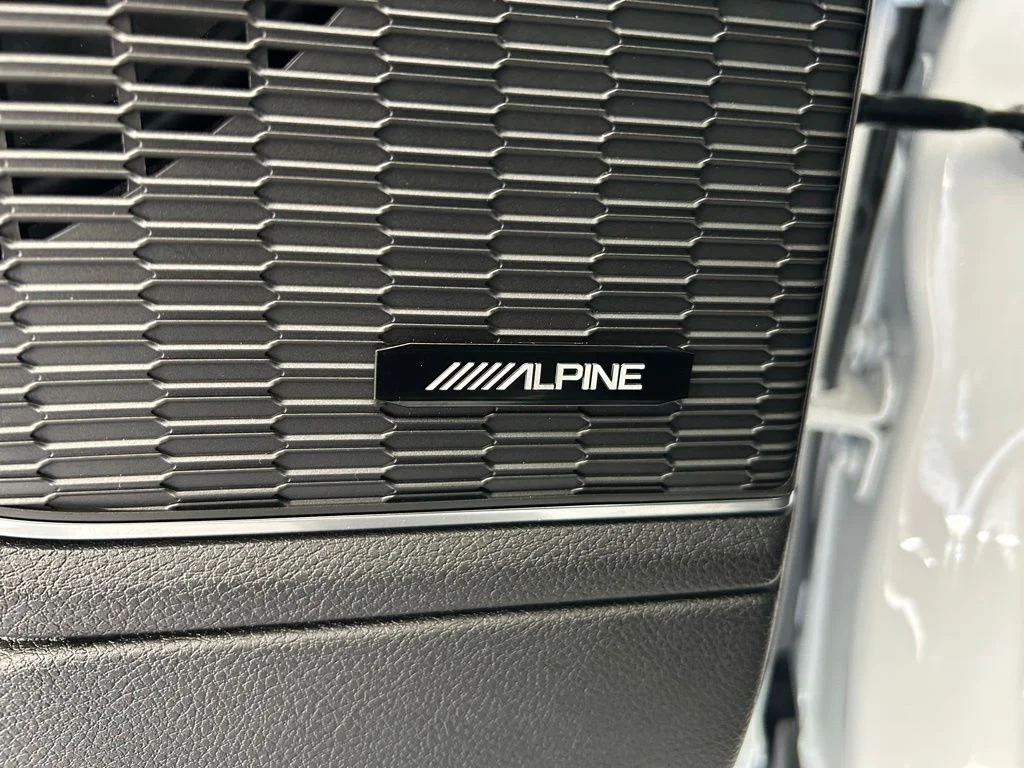 Used 2025 White Jeep Overland image 44