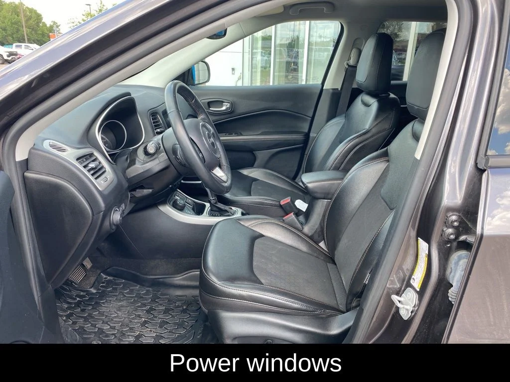 Used 2021 Gray Jeep Latitude image 9