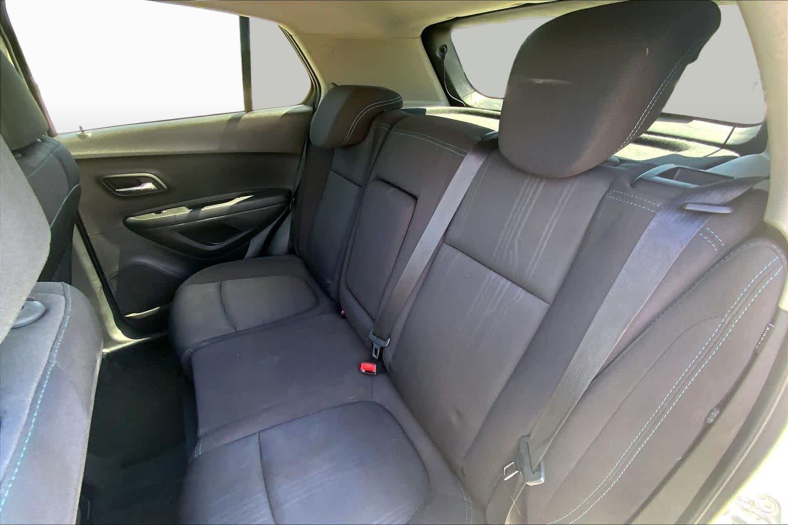 Used 2016 Summit White Chevrolet LT image 20