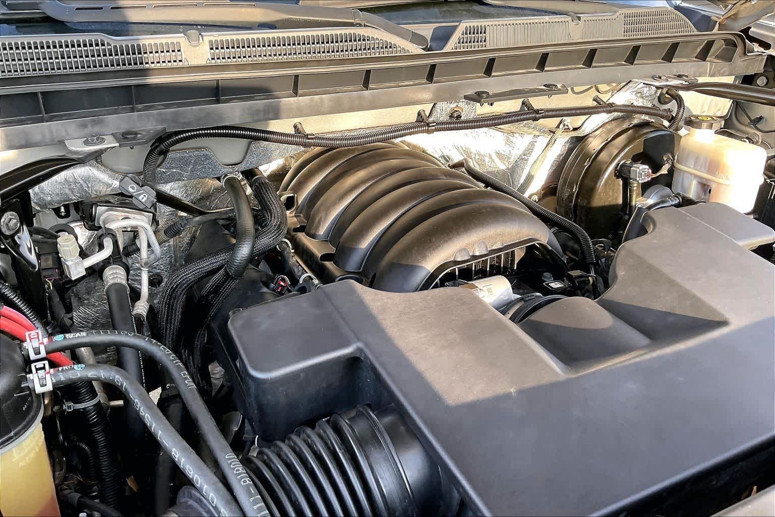 Used 2018 Silver Ice Metallic Chevrolet LT image 31
