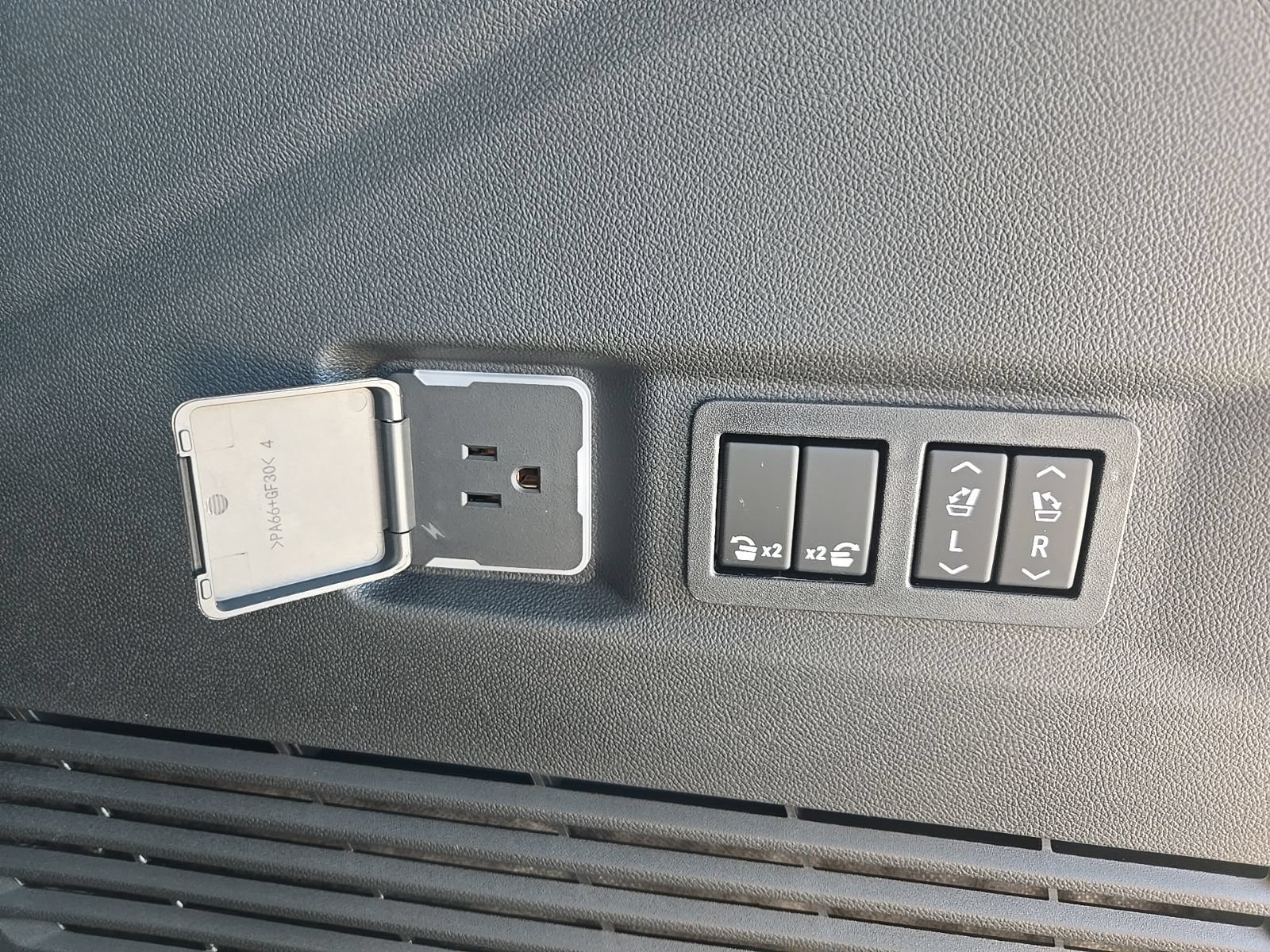 2026 GMC Yukon AT4 Ultimate - Photo 15