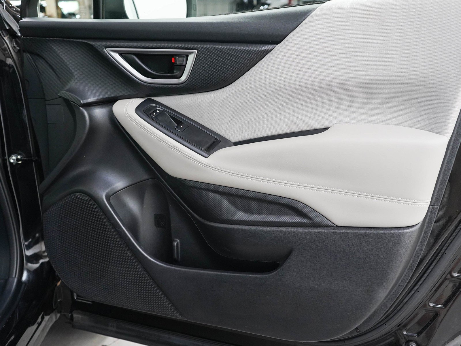 Used 2019 Crystal Black Pearl Subaru  image 9