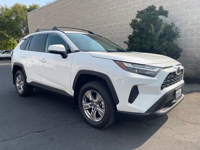 Used 2023  Toyota XLE image 1