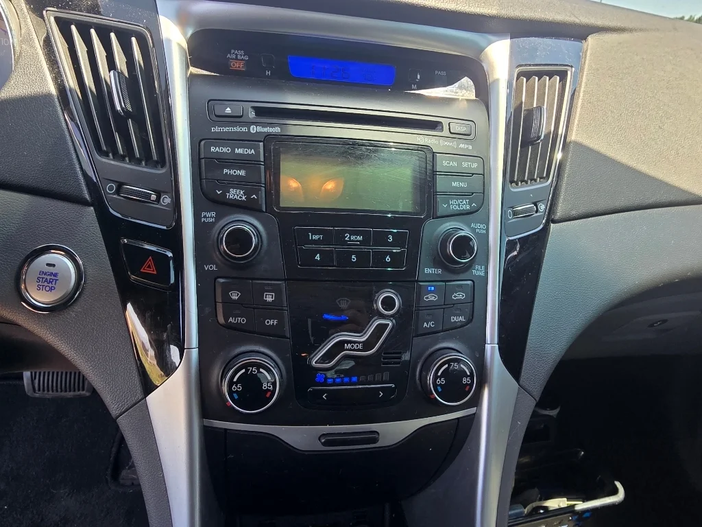 Used 2012 Radiant Silver Metallic Hyundai 2.4L Limited image 16