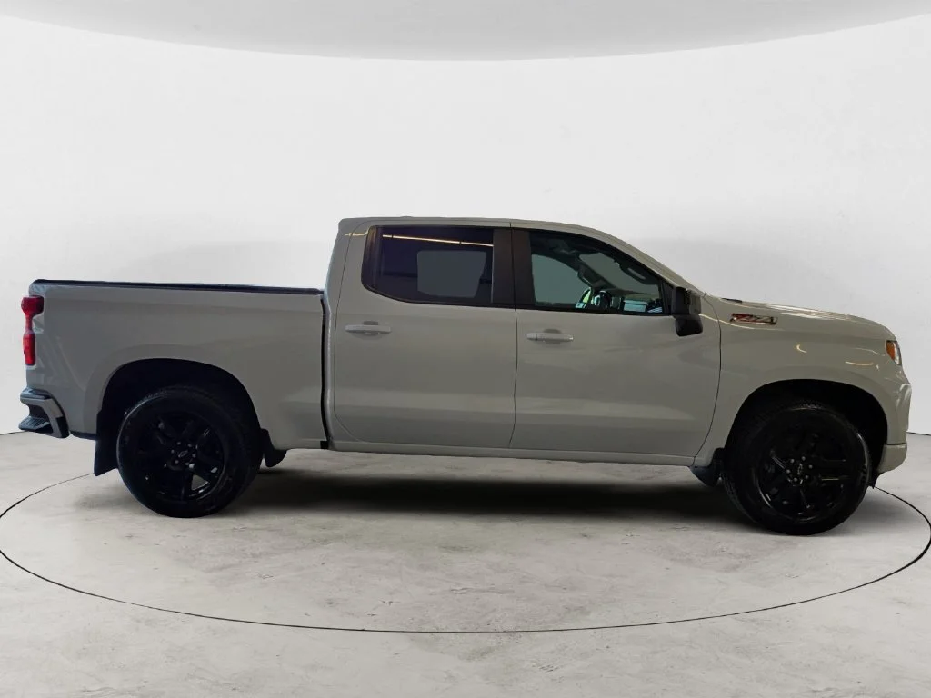Used 2024 Summit White Chevrolet RST image 4