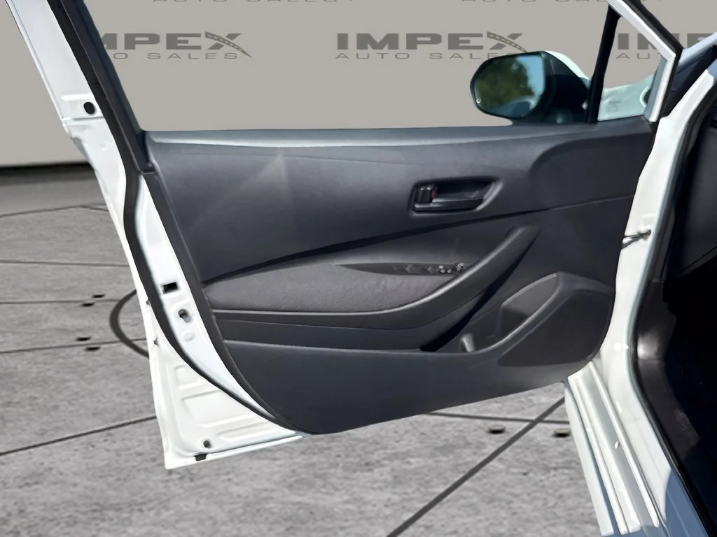 Used 2025 White Toyota LE image 21