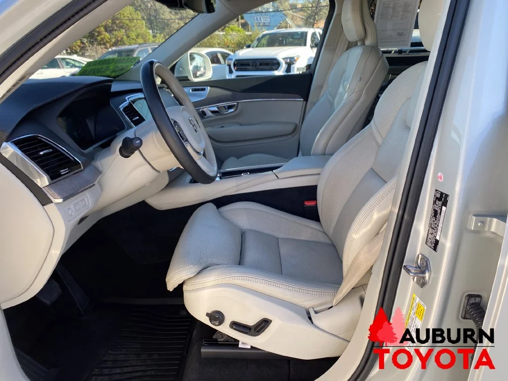 Used 2020 Birch Light Metallic Volvo T8 Inscription image 11
