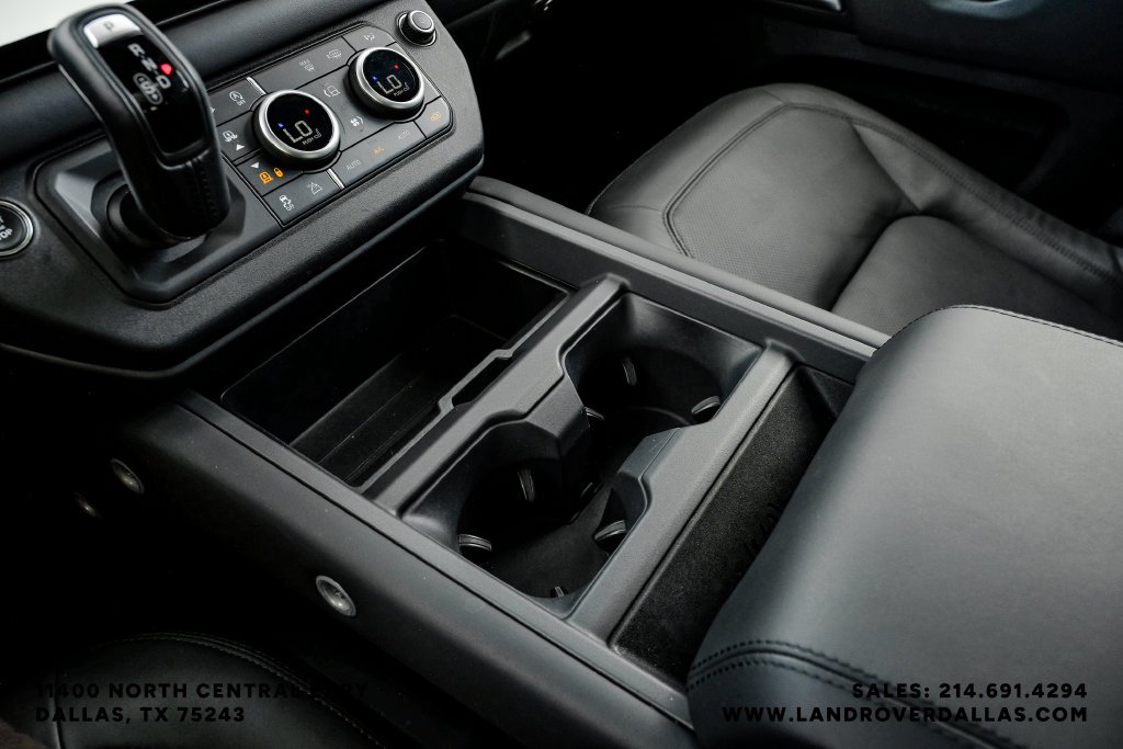 Used 2025 Black Land Rover X-Dynamic SE image 32
