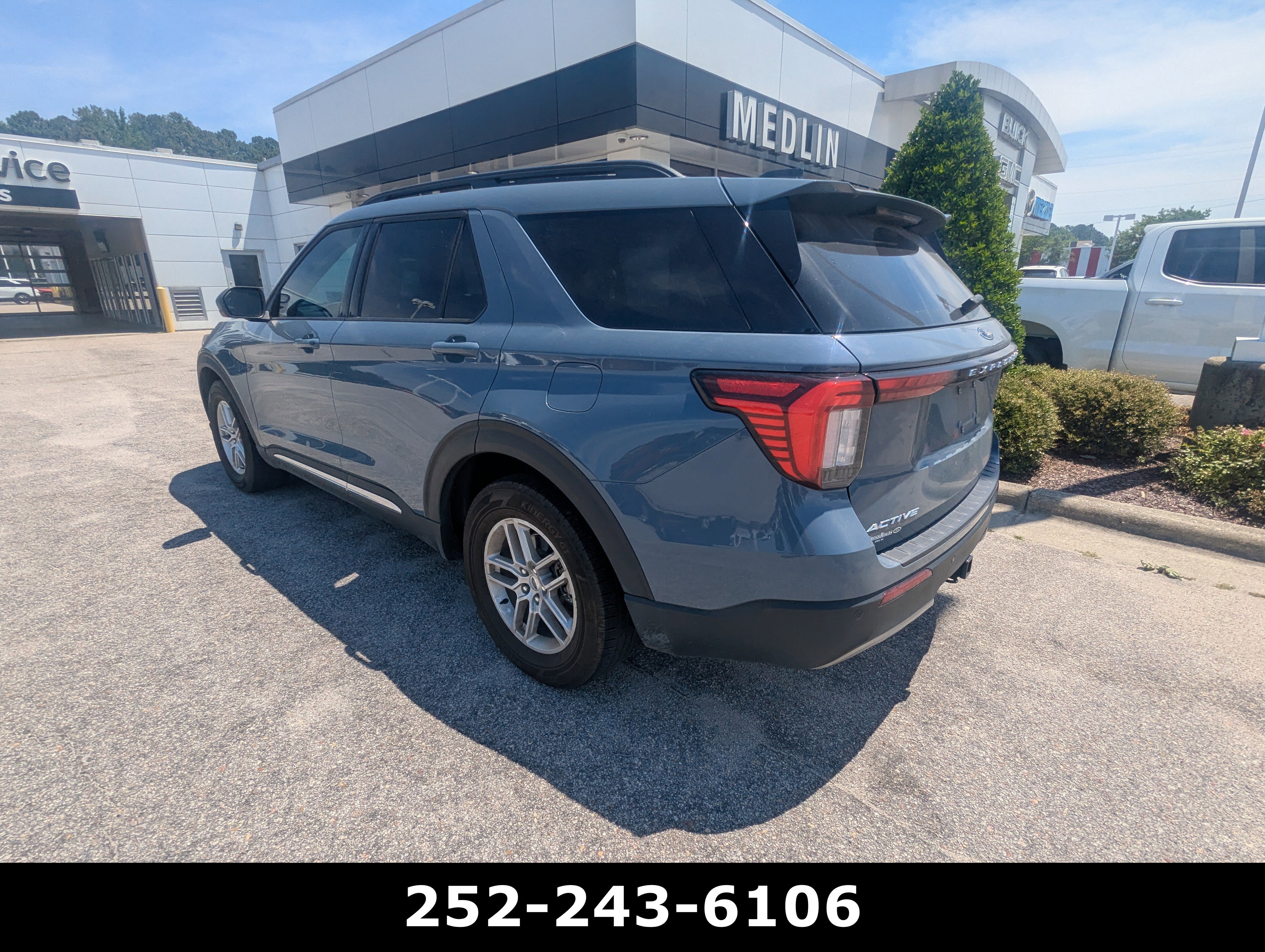 Used 2025 Vapor Blue Ford Active image 9
