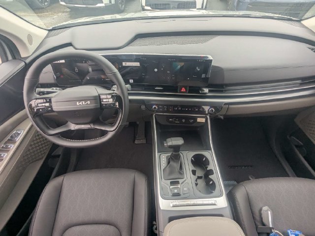 New 2027 Ceramic Silver Kia LXS image 16