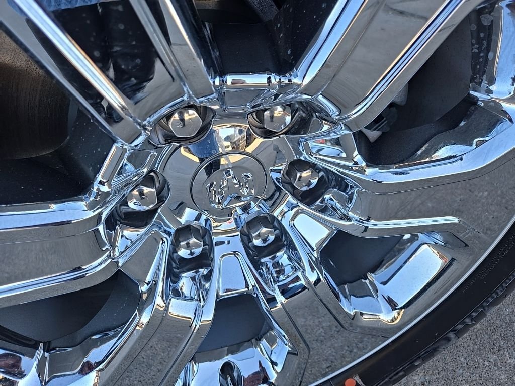 New 2026 Diamond Black Crystal Pearl-Coat Exterior Paint RAM Big Horn/Lone Star image 34