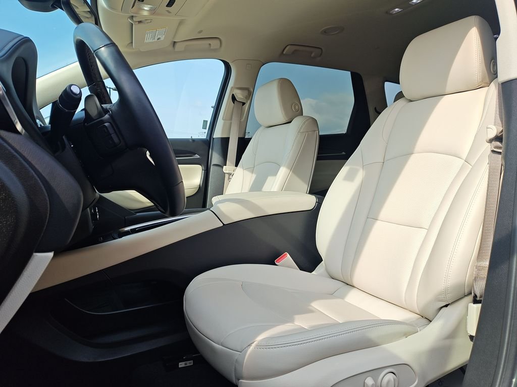 Used 2023 Green Buick Essence image 13